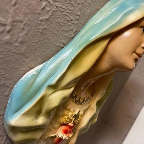 Vintage 1950's Virgin Mary Chalkware Wall Statue - Picture 6 of 7
